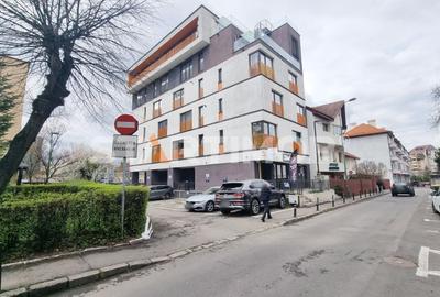 Apartament cu 3 camere decomandat, mobilat în Centrul Civic