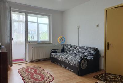 Apartament cu 3 camere semidecomandat în Calea București