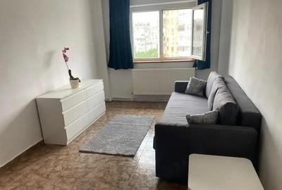 Apartament cu 4 camere semidecomandat, mobilat în Tineretului