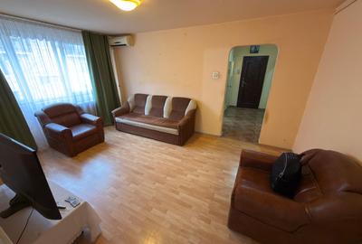 Apartament cu 3 camere semidecomandat, mobilat în Ozana