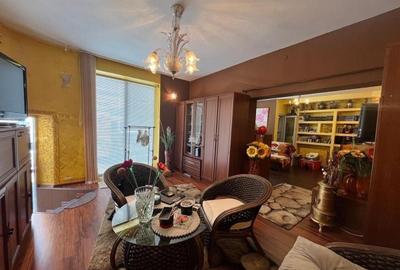 Apartament cu 4 camere semidecomandat în Central
