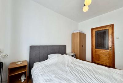COPOU, langa Universitate, apartament 2 camere, spatios, decomandat, etaj 1 - 3