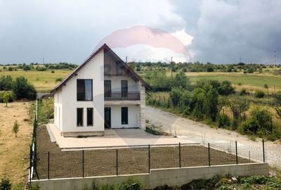 Casa individuala de vanzare in Salicea! 145 MP - 900 MP Teren - 2