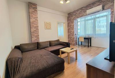 Apartament cu 3 camere semidecomandat, mobilat în 1 Mai