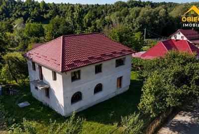 Casă individuală cu 4 camere în Borlești