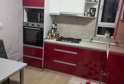 Apartament cu 3 camere semidecomandat în Titan