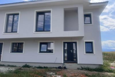 Duplex cu 4 camere în Șura Mică