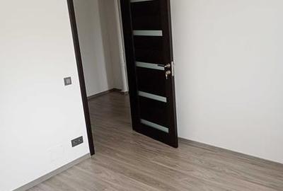 Apartament cu 3 camere decomandat în Obor