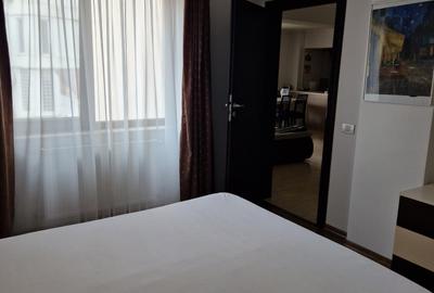 Apartament cu 3 camere semidecomandat, mobilat în Moșilor