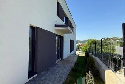 Duplex cu 4 camere în Dâmbul Rotund