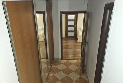 Tineretului Vacaresti- bloc reabilitat- doua grupri sanitare - 5
