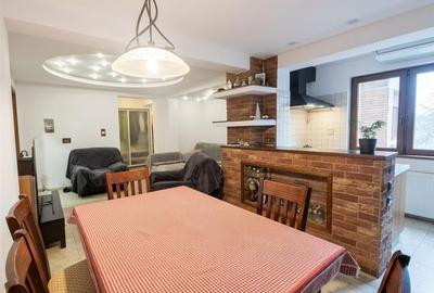 Apartament cu 4 camere decomandat în Central