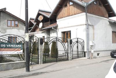 Casă individuală cu 5 camere în Central