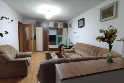 Apartament cu 3 camere decomandat în Răcădău