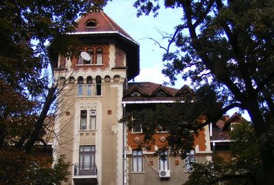Apartament cu 6 camere circular în Romană