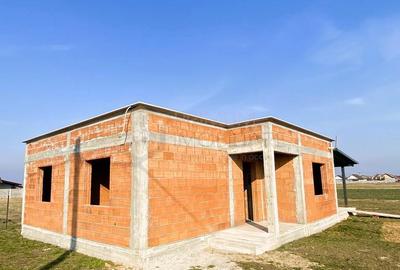 Casă individuală cu 4 camere în Sânmihaiu Român