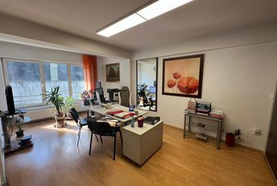 Apartament cu 2 camere decomandat, mobilat în Central