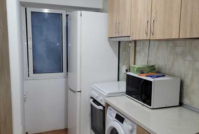 Apartament cu 2 camere semidecomandat, mobilat în Brâncoveanu