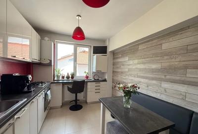 Apartament cu 3 camere semidecomandat în Andrei Mureșanu