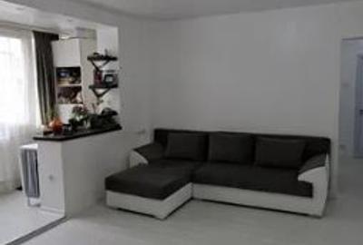 Apartament cu 3 camere semidecomandat în Obor