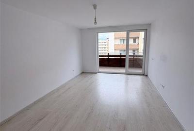 Apartament cu 2 camere decomandat în Tractorul