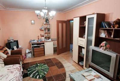 Apartament cu 3 camere decomandat în Faleza Nord
