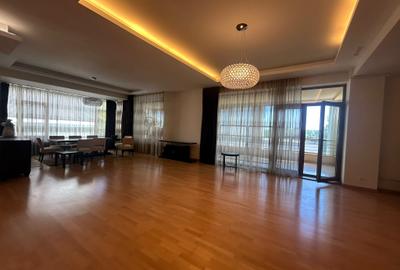 Apartament cu 4 camere decomandat în Floreasca
