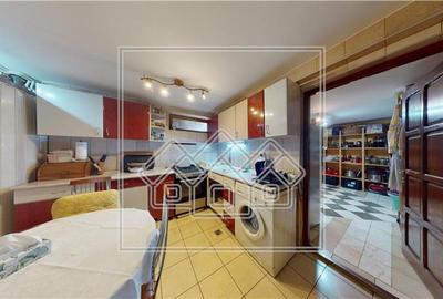 Casa individuala de vanzare - 7 camere, 278 mp utili - Strand - 15