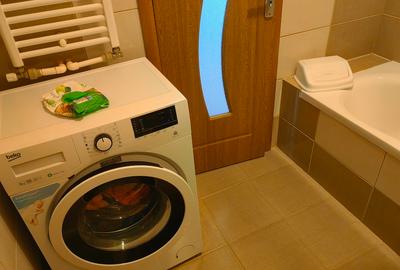 Apartament cu 2 camere semidecomandat, mobilat în Apărătorii Patriei