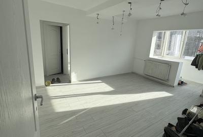 Apartament cu 2 camere semidecomandat în Girocului