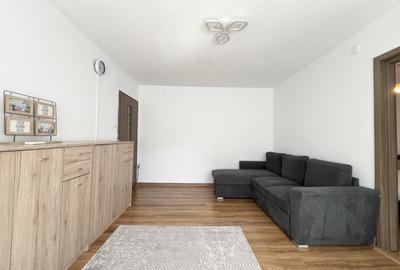 Apartament cu 3 camere semidecomandat, mobilat în Dâmbovița