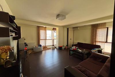 Apartament cu 3 camere decomandat în Periferie