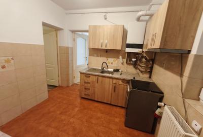 Chișoda casa 7 camere 1200 euro - 11