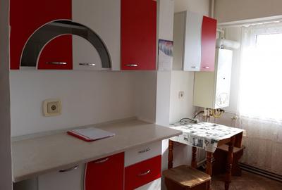 Garsonieră decomandată în Decebal