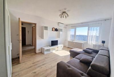 Apartament cu 3 camere semidecomandat, mobilat în Obor