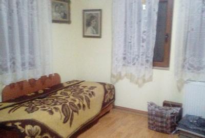Vand casa cu 3 camere + dependinte, teren 320 mp, sat Ibanesti, str. Principala - 3