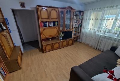 Apartament cu 2 camere semidecomandat, mobilat în Cugir