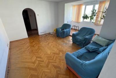 Apartament cu 3 camere semidecomandat în Colentina