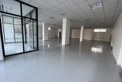 Spatiu comercial mare - Crangasi (aproape de piata, metrou) - 16