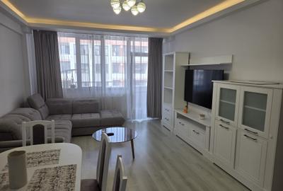 Apartament cu 3 camere decomandat în Tractorul