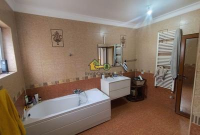 Vilă elegantă cu design luxos și grădină superb amenajată în Șag - 11