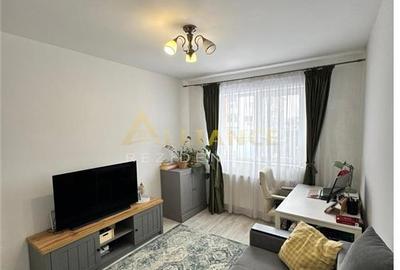 Apartament cu 2 camere decomandat, mobilat în Central
