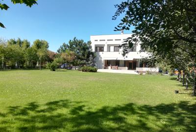 Casă individuală cu 6 camere în Pipera
