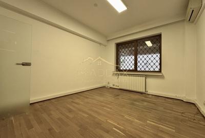 Vila centrala cu 13 camere *460mpu* + garaj // Dorobanți - 39