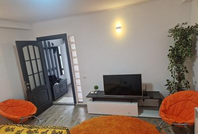 De închiriat apartament cu 3 camere la et 1 si o garsoniera la parter,imobil cas - 13