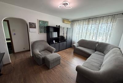 Apartament cu 3 camere semidecomandat în Titan