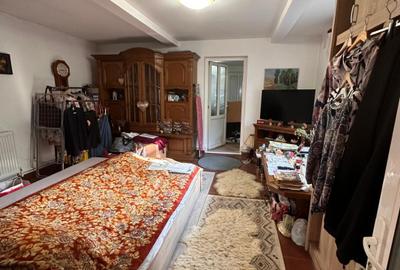 Casă individuală cu 2 camere în Central
