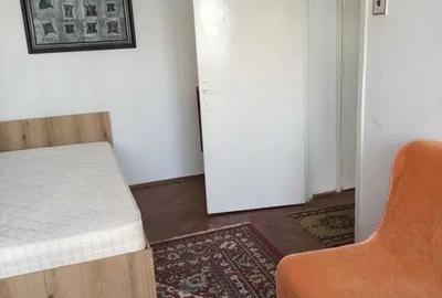 Apartament cu 2 camere semidecomandat, mobilat în Podu Roș