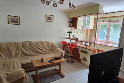Apartament cu 2 camere decomandat, mobilat în Ultracentral