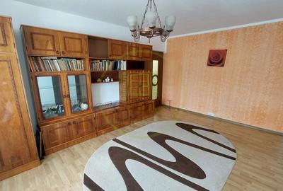Apartament cu 3 camere decomandat, mobilat în Rovine